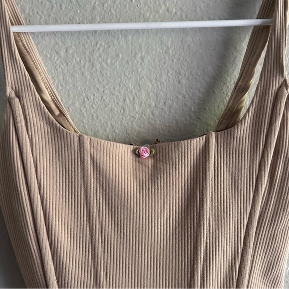 Forever 21 Tan Corset Top with flower detail #fairycore #cottagecore - Picture 3 of 5